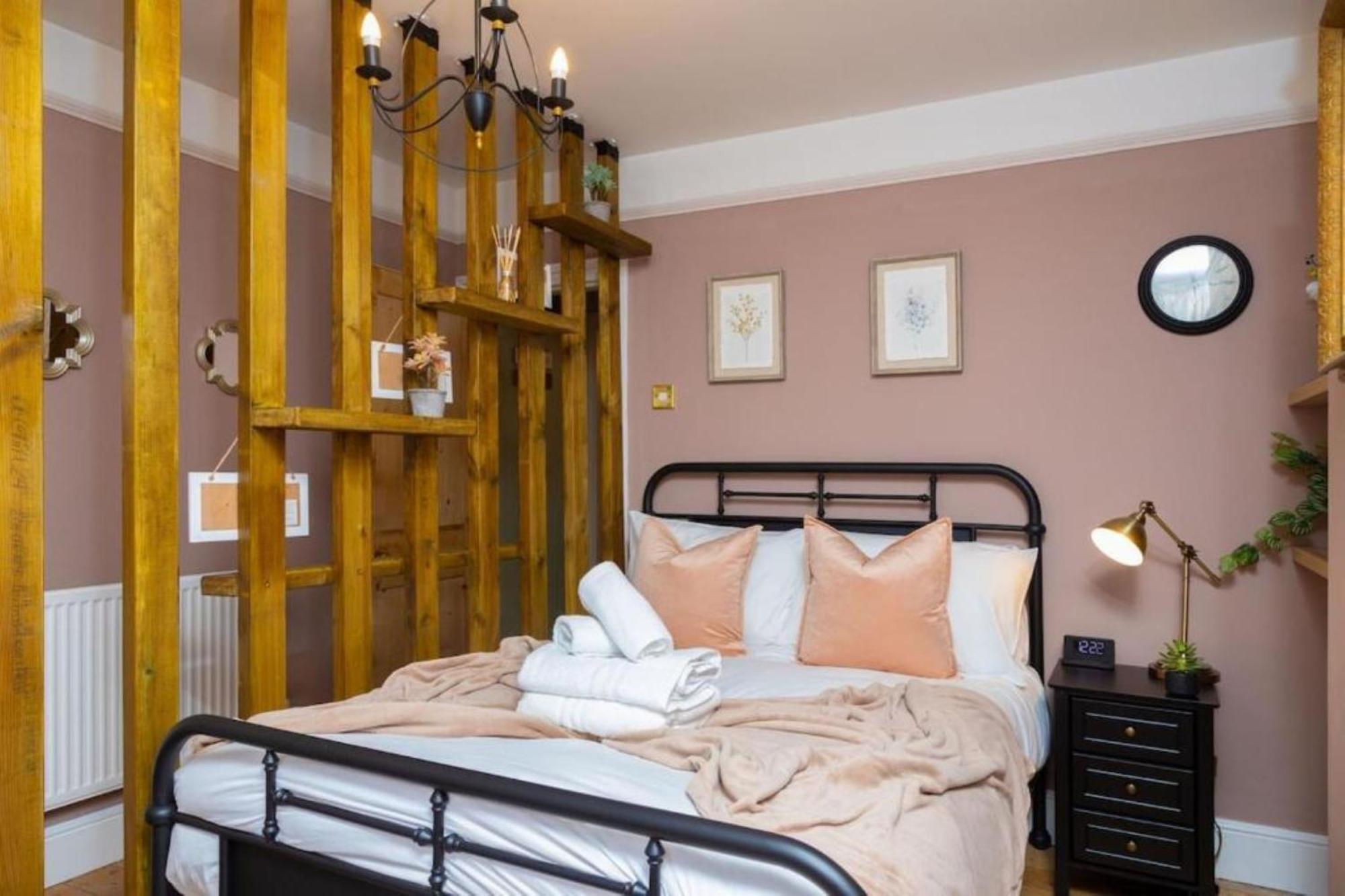 Spacious Period Near Centre & Cathedral *