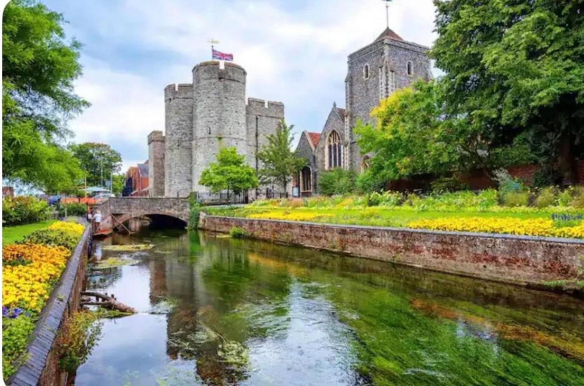 Spacious Period Near Centre & Cathedral * Canterbury